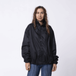 Черная ветровка