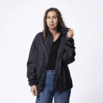 Черная ветровка