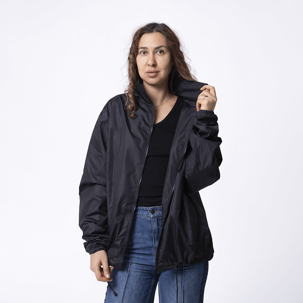 Черная ветровка