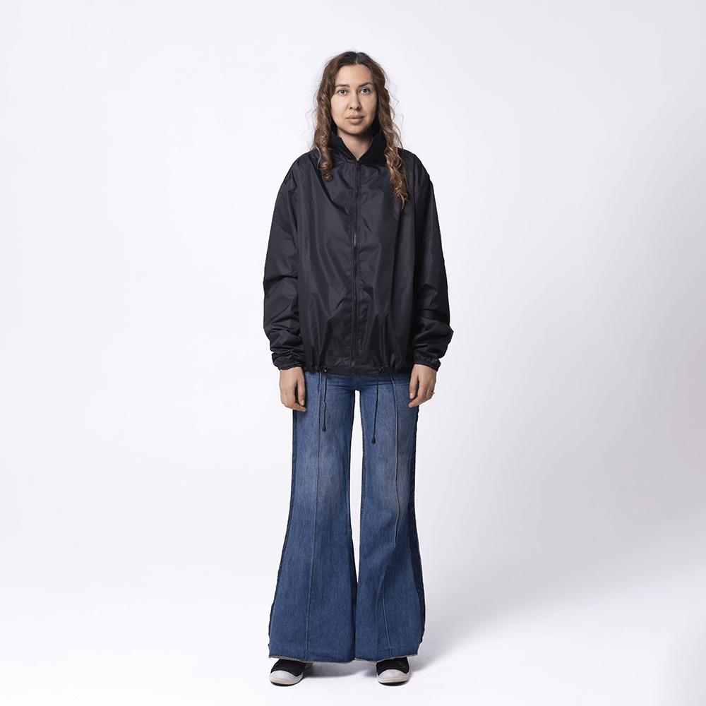 Черная ветровка