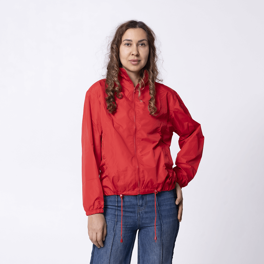 Красная ветровка