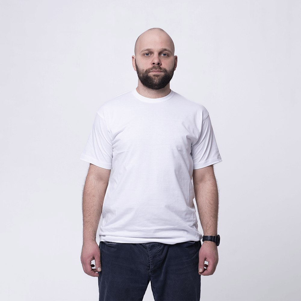 Белая мужская футболка