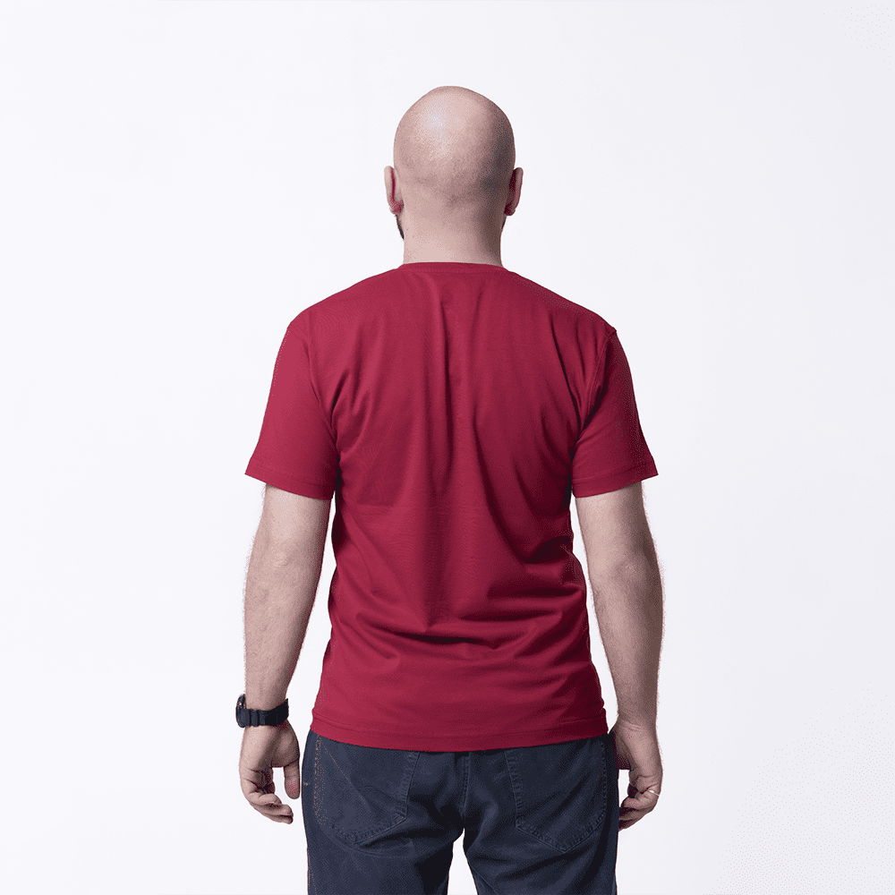 Бордовая футболка