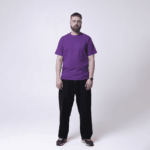 Фиолетовая футболка