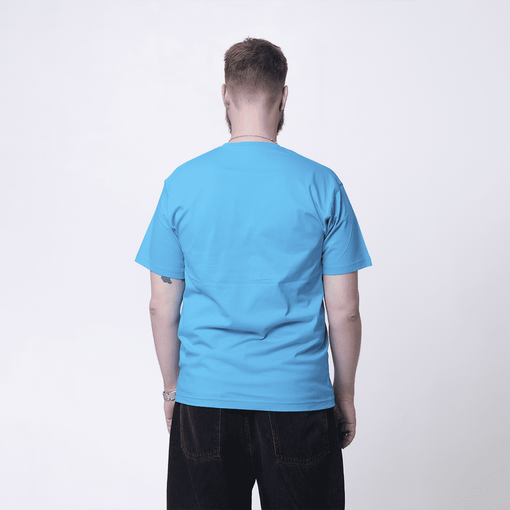 Голубая футболка