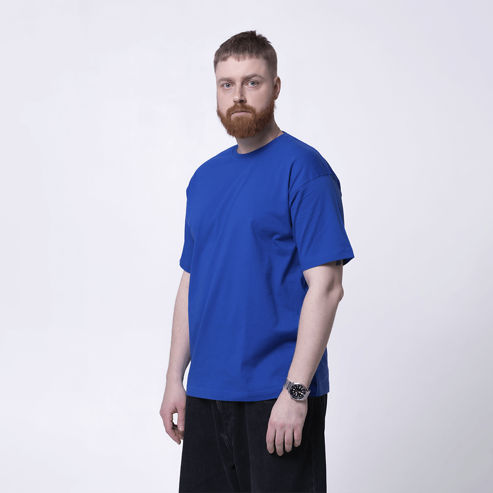 Синяя мужская футболка