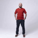 Красная футболка