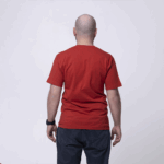 Красная футболка