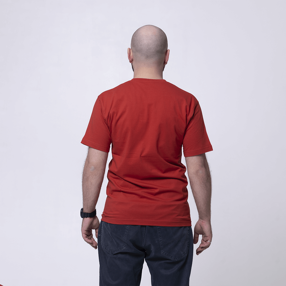 Красная футболка