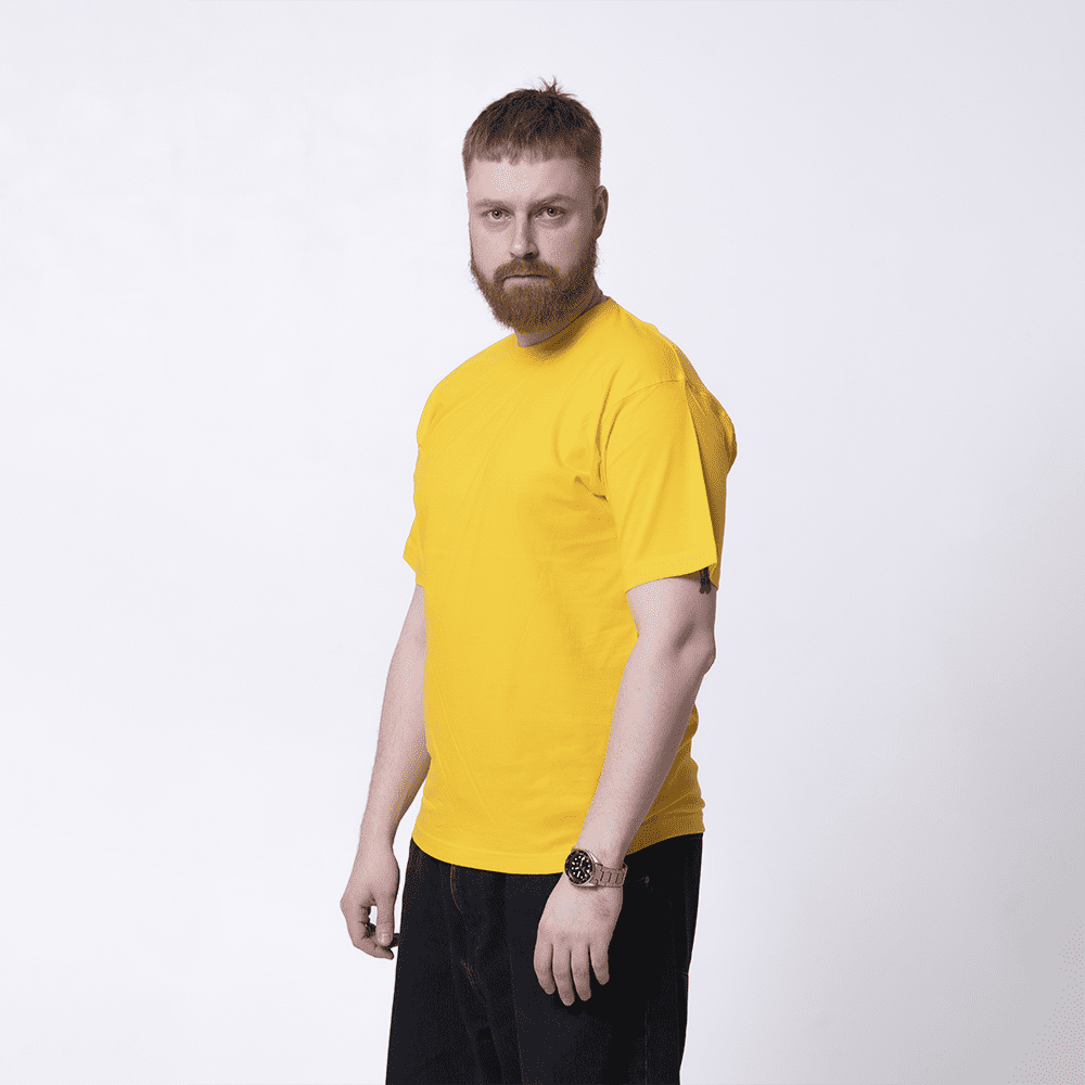 Светло желтая футболка