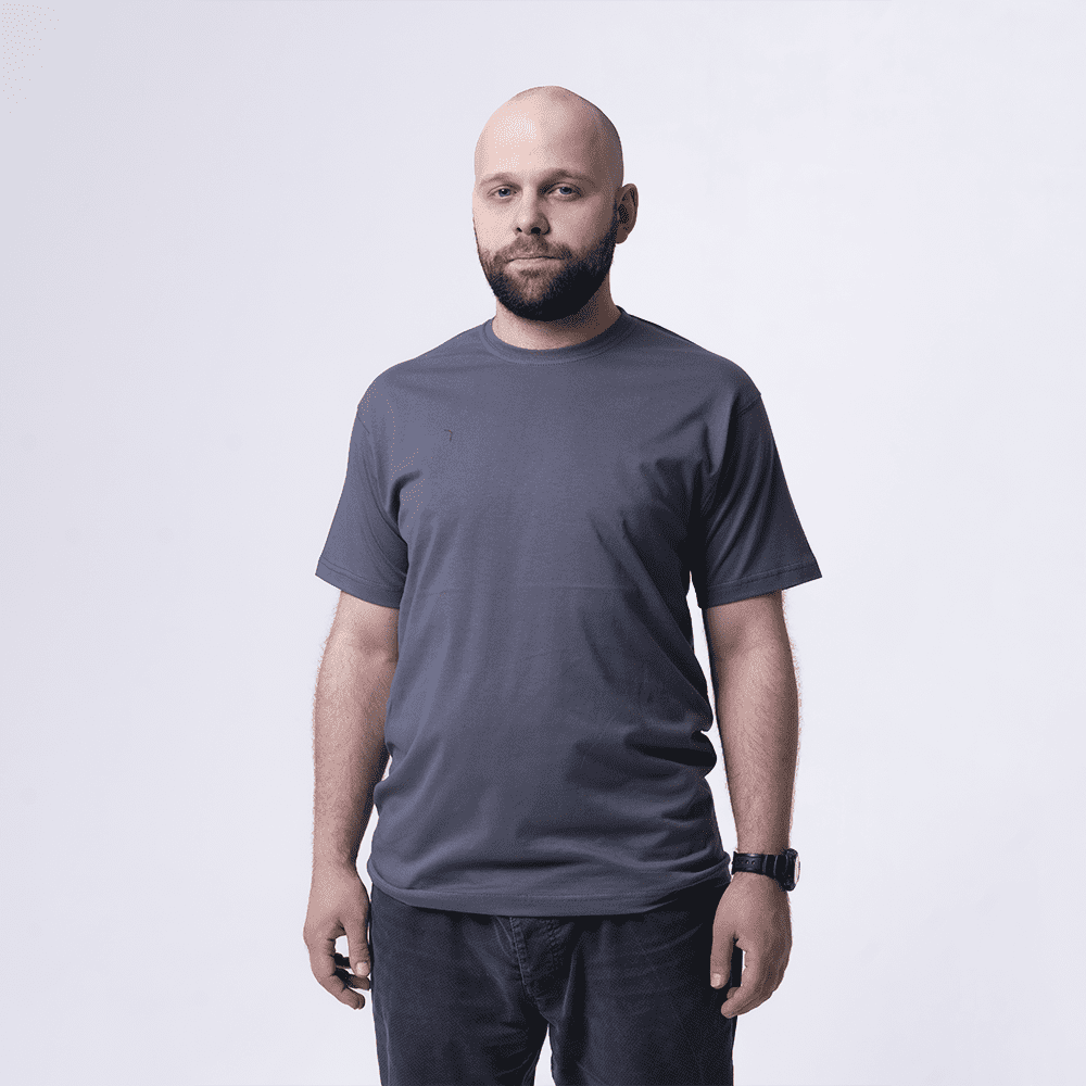 Темно серая футболка