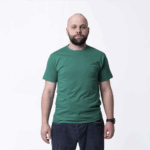 Зеленая мужская футболка