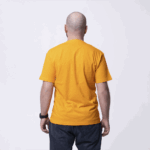 Желтая мужская футболка