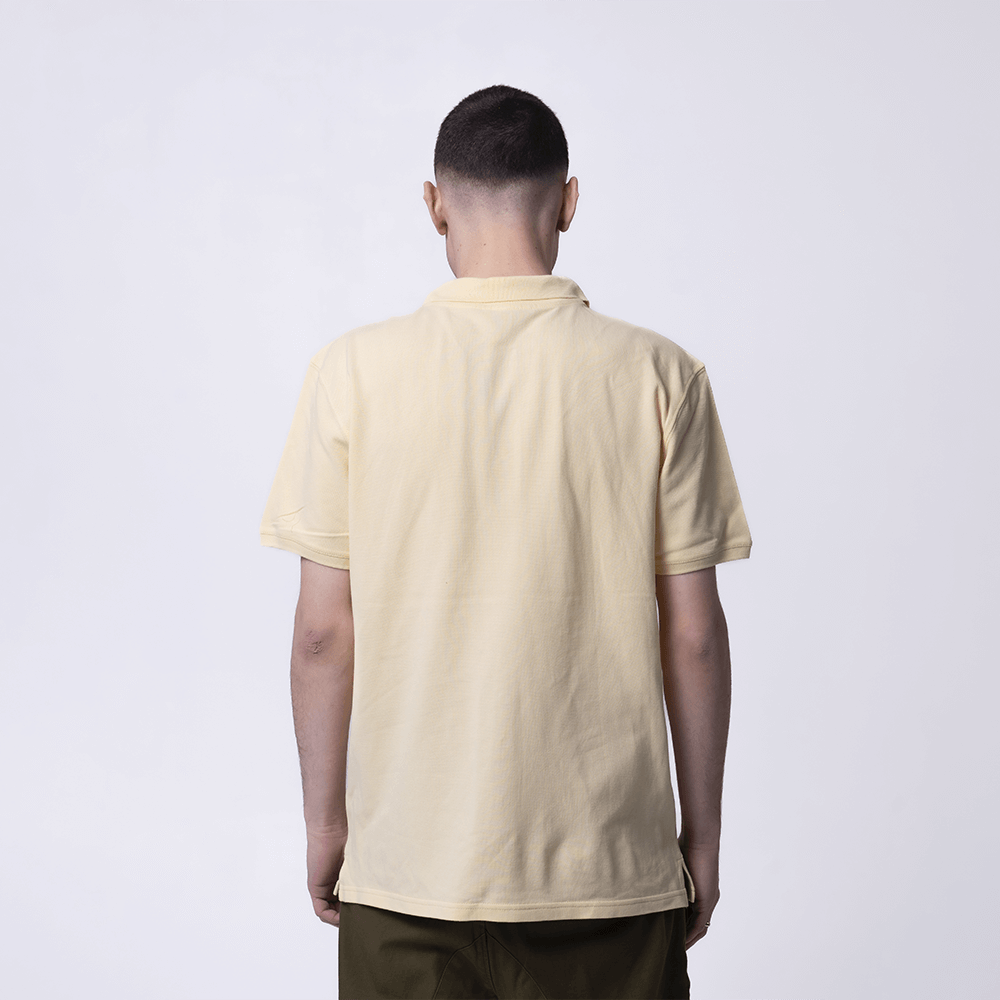 Бежевое мужское поло