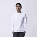 Белый свитшот с рукавом реглан