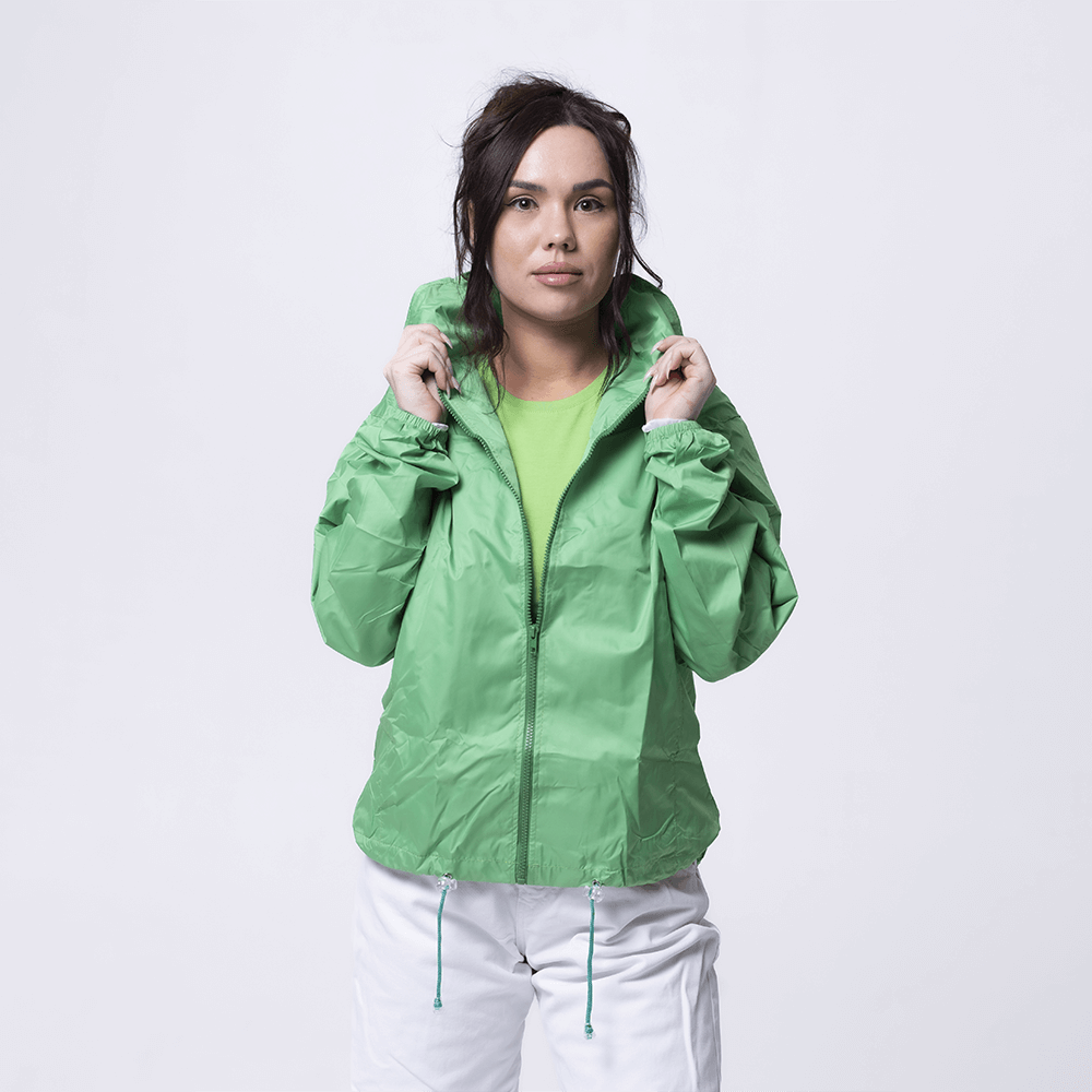 Зеленая ветровка