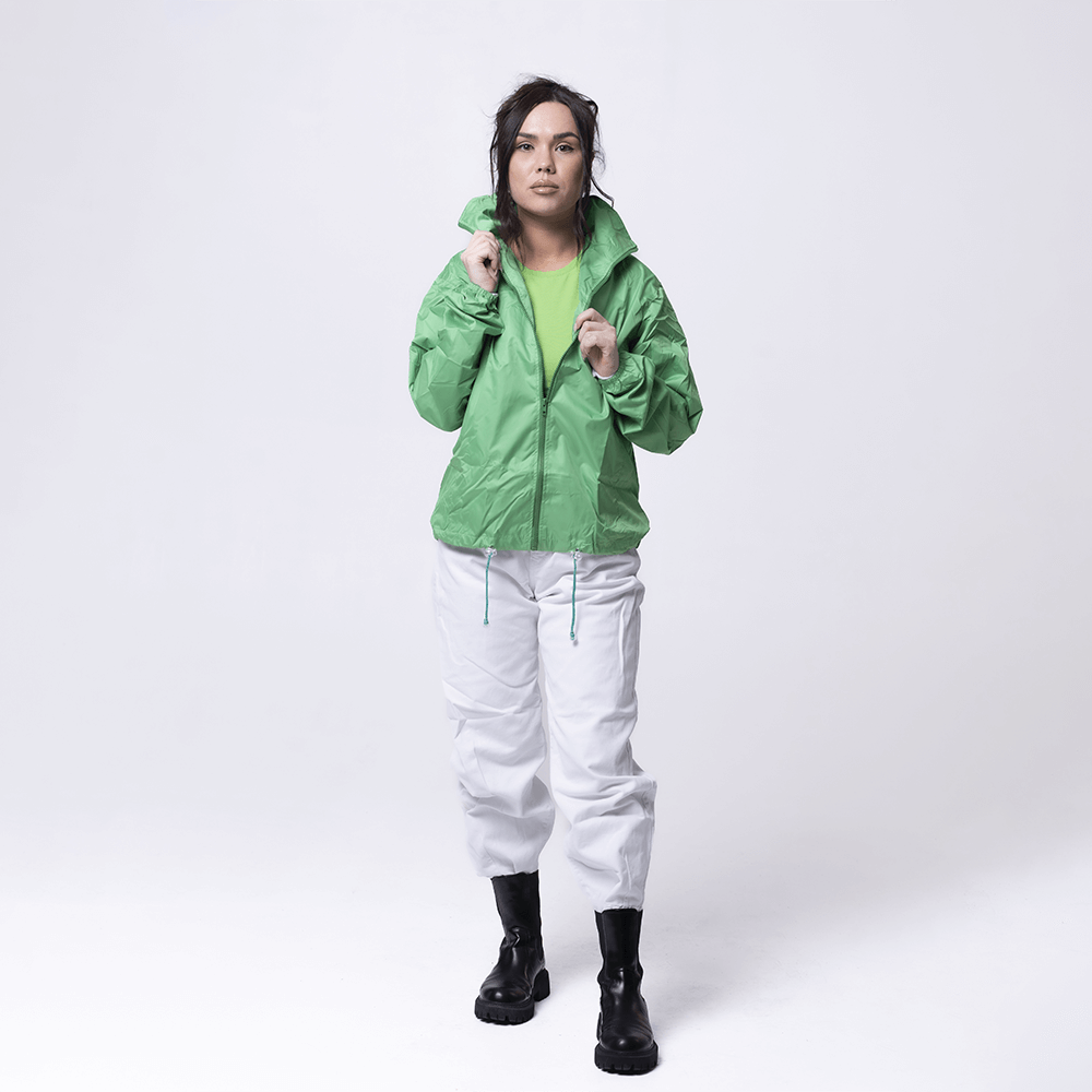 Зеленая ветровка