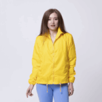 Желтая ветровка