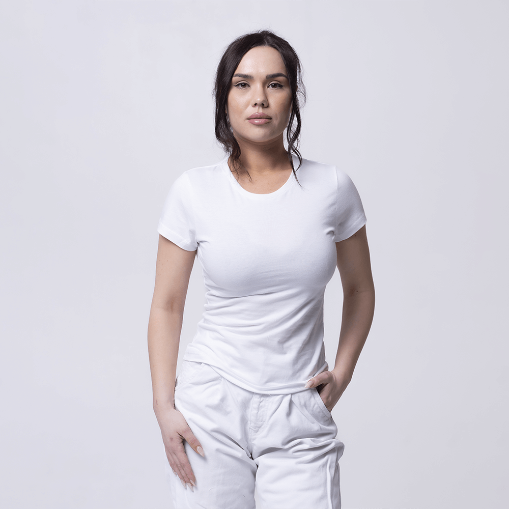 Белая женская футболка