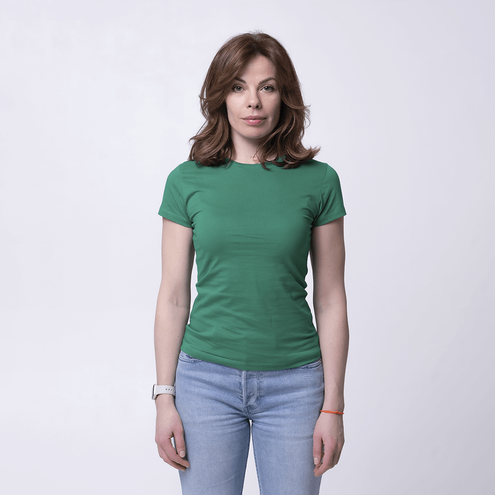Зеленая женская футболка