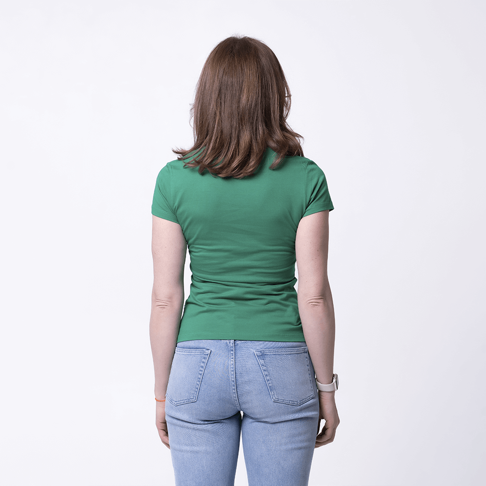 Зеленая женская футболка