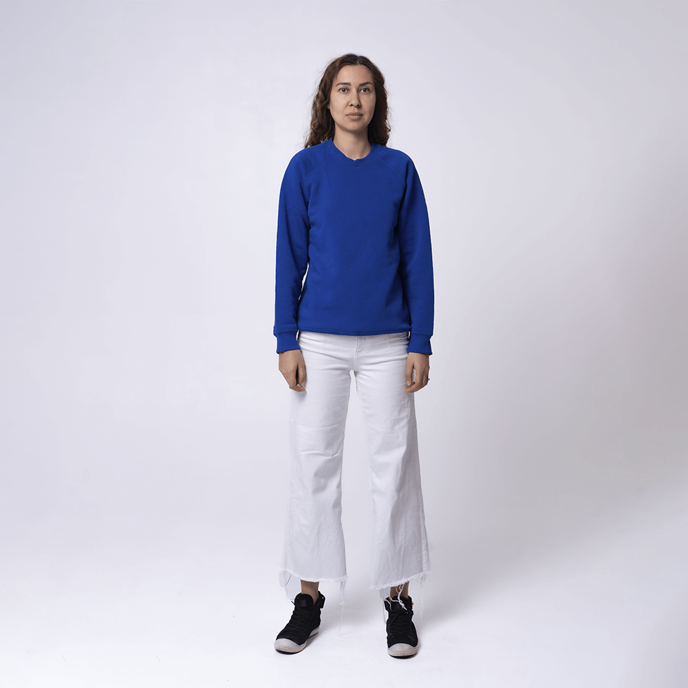 Синий свитшот с рукавом реглан