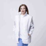 Белая жилетка