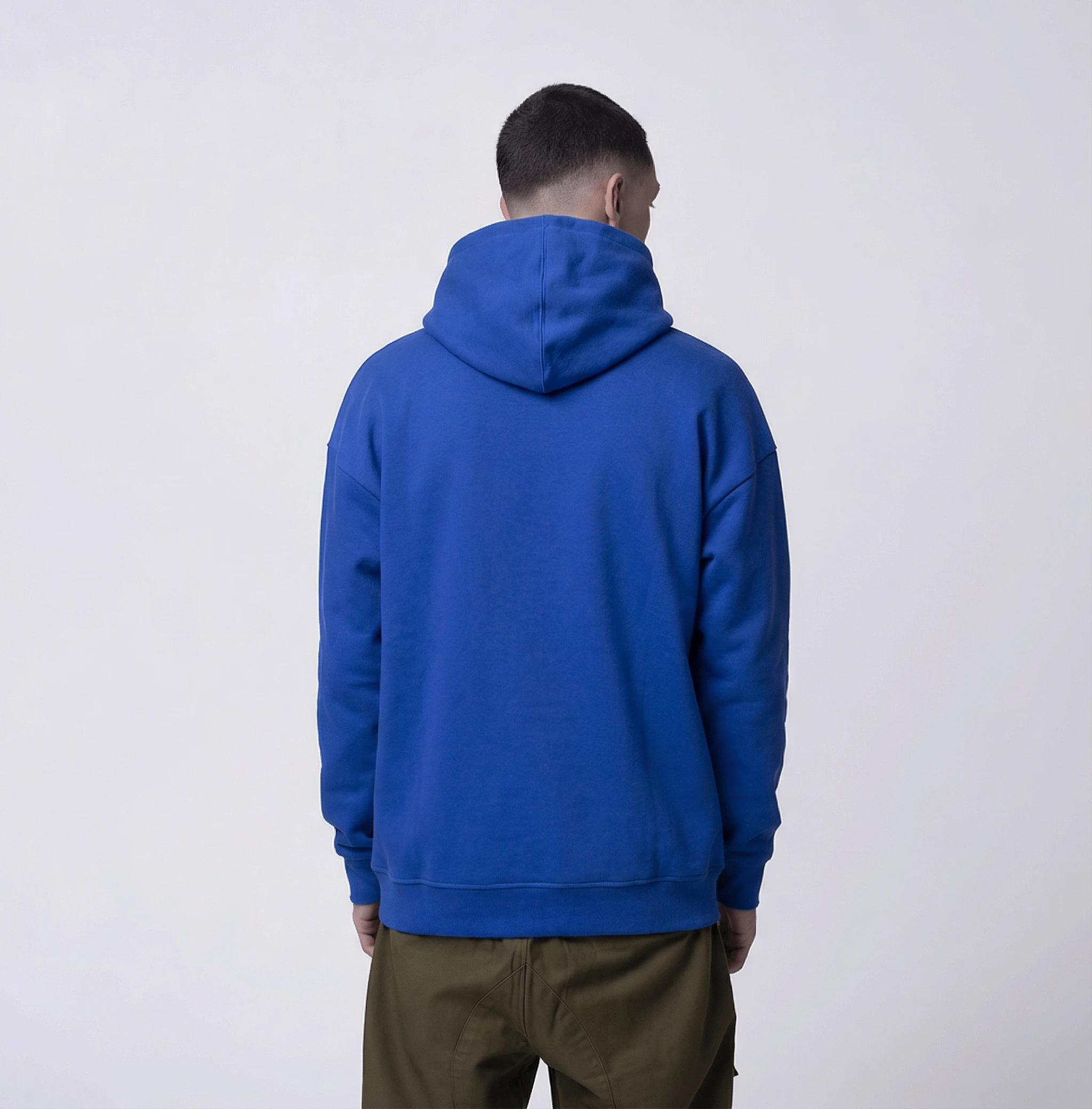 Синяя толстовка оверсайз