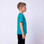 Бирюзовая детская футболка — вид сбоку
